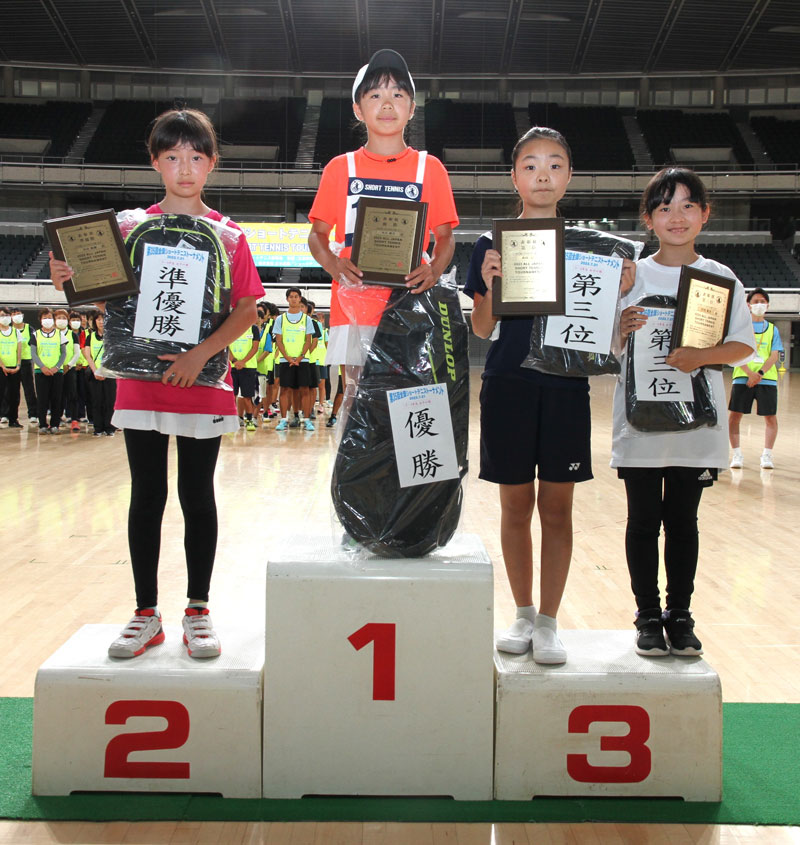 第35回全国ショートテニストーナメント大会3～4年生女子入賞者